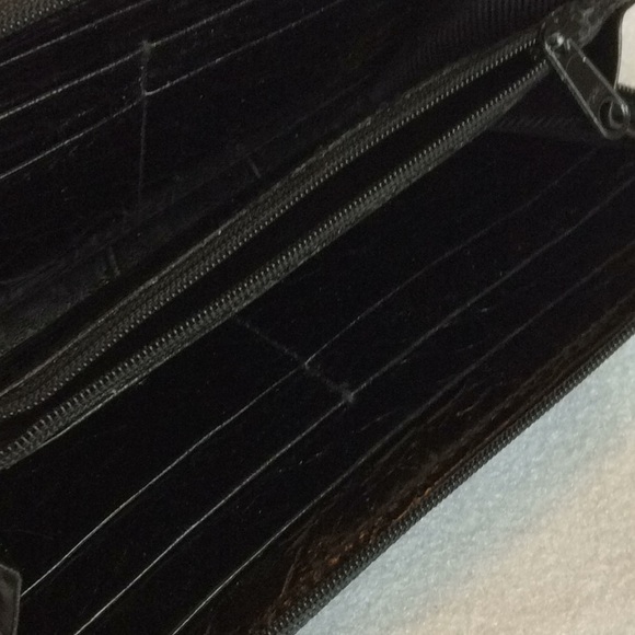 FINAL SALE PRICE Croc Print Black Zipper Wallet - Picture 4 of 4